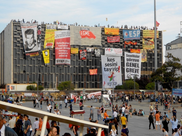 Happy people yesterday afternoon in Taksim square